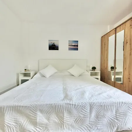 Americas Vinas Арона