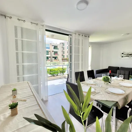 Vinas Playa Americas With Pool & Terrace Appartamento